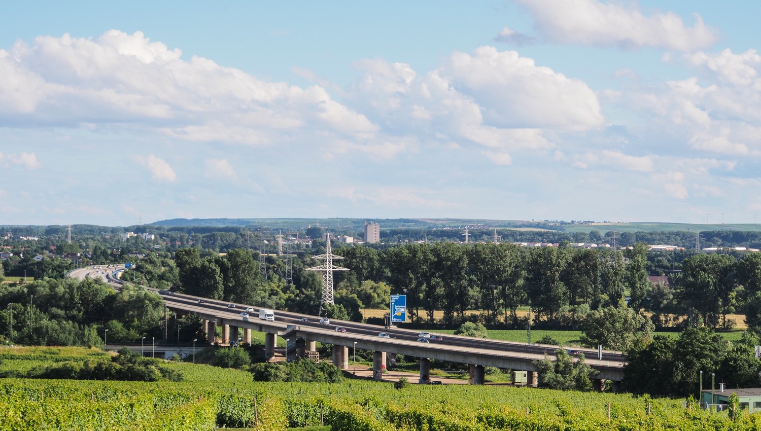 A671 bei Hochheim: Mainbrücke ab 12. Juli wieder mit zwei Fahrstreifen pro Richtung befahrbar A671 bei Hochheim: Mainbrücke ab 12. Juli wieder mit zwei Fahrstreifen pro Richtung befahrbar