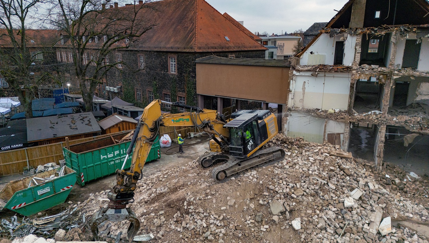 Abriss am Schlossplatz schreitet voran: Hans Sachs Haus soll noch in diesem Jahr verschwinden