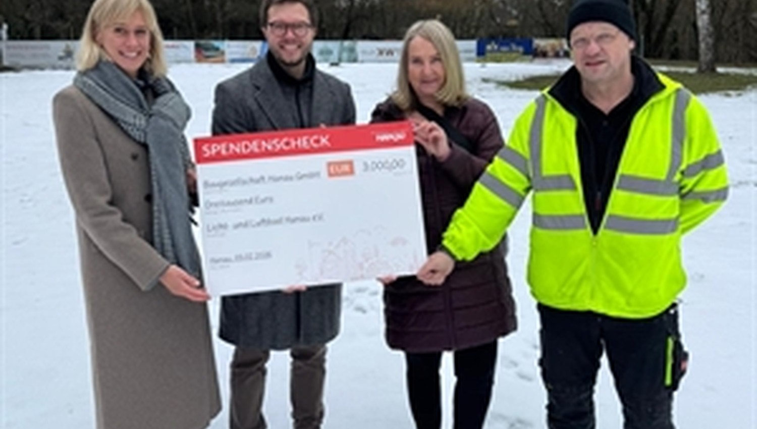 Baugesellschaft unterstützt Umbau: 3000 Euro für barrierefreie Toilette im Licht und Luftbad Hanau