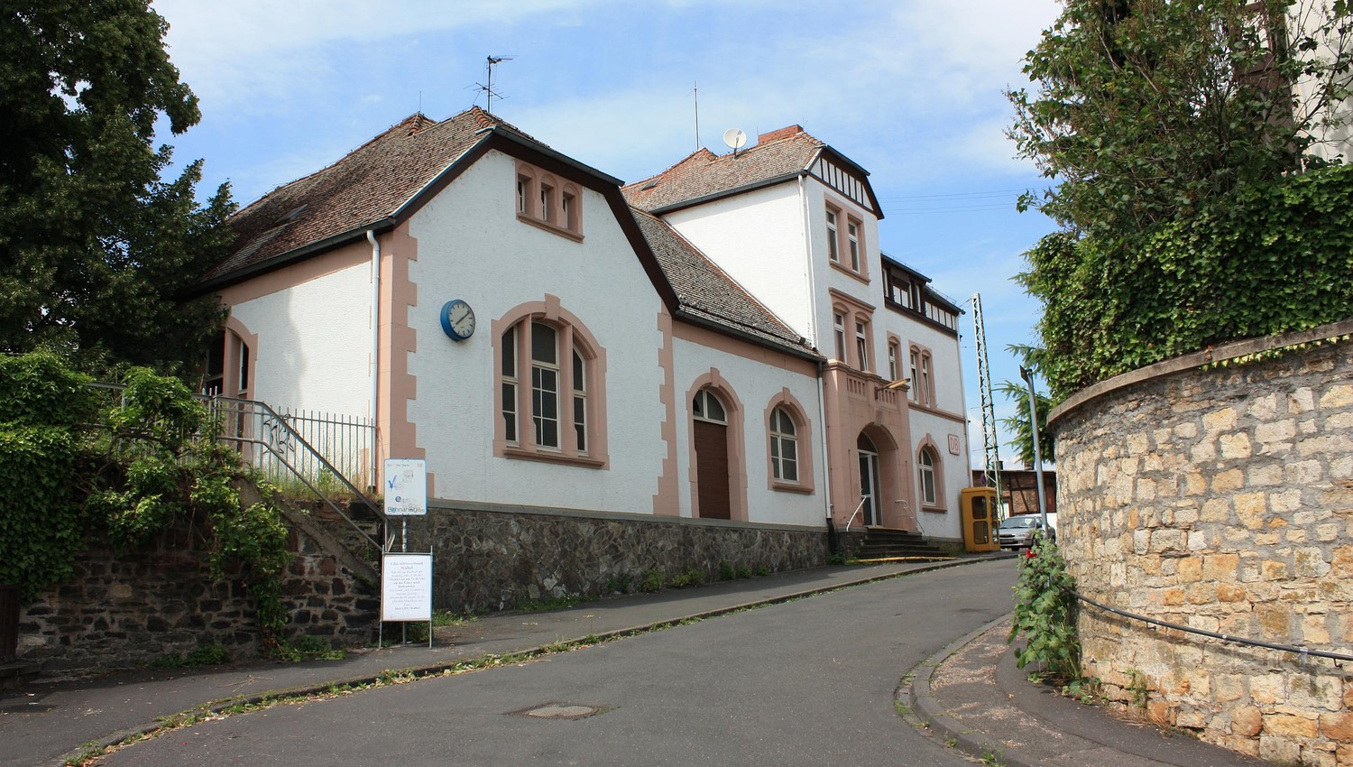 Baustelle am Bahnhof Walluf: Zugang zu Gleis 1 Richtung Rüdesheim für eine Woche gesperrt Baustelle am Bahnhof Walluf: Zugang zu Gleis 1 Richtung Rüdesheim für eine Woche gesperrt