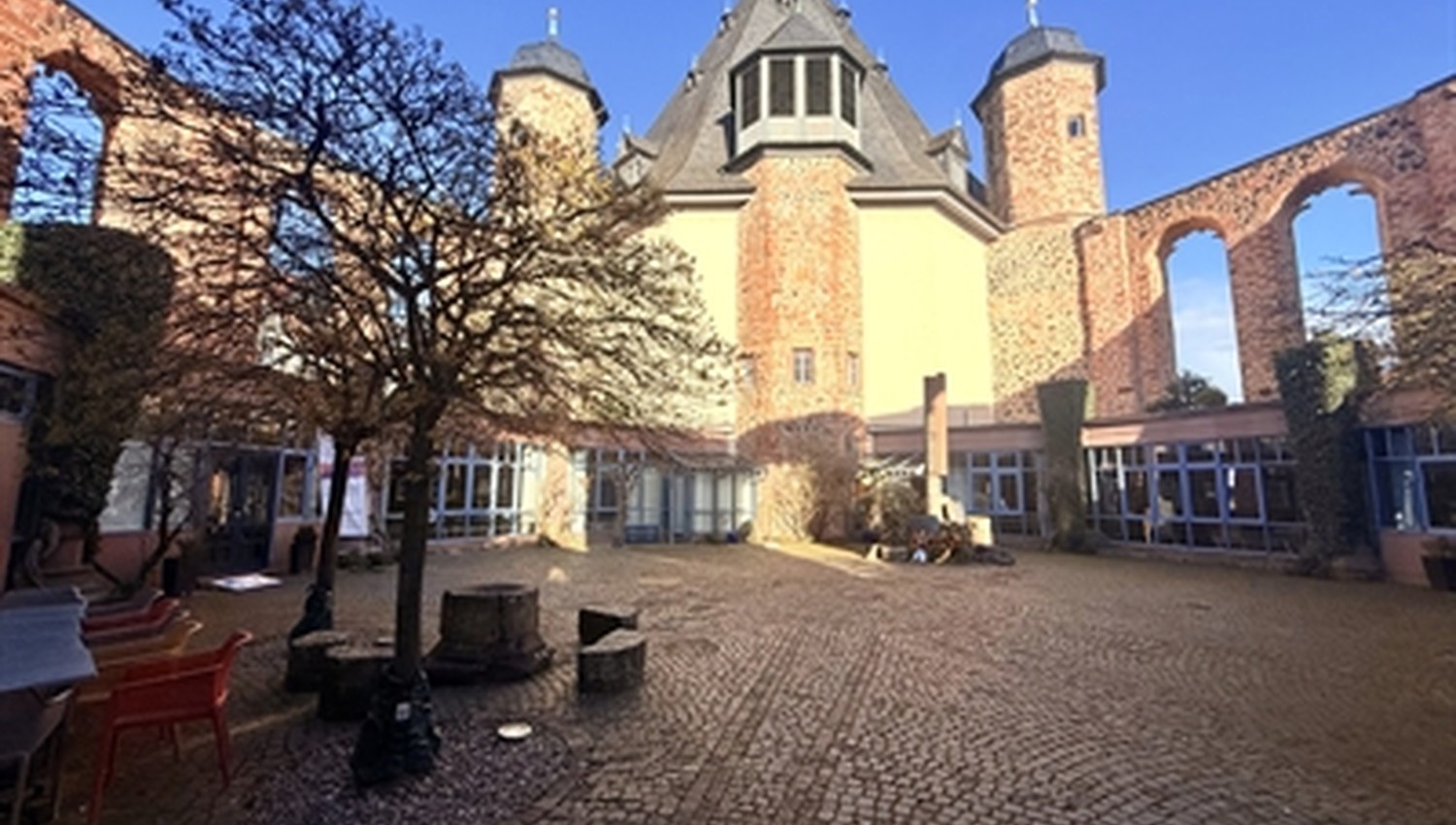 Ehrenamts-Speeddating in Hanau: Innenhof der Kathinka Platzhoff Stiftung lädt zum Informieren und Kennenlernen ein Ehrenamts-Speeddating in Hanau: Innenhof der Kathinka Platzhoff Stiftung lädt zum Informieren und Kennenlernen ein