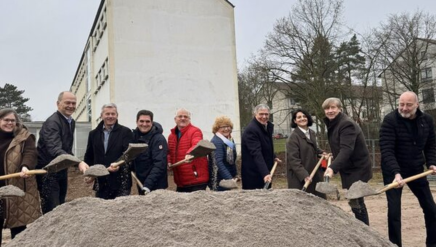 Erweiterungsbau der Kohlheckschule beginnt mit symbolischem Spatenstich Erweiterungsbau der Kohlheckschule beginnt mit symbolischem Spatenstich