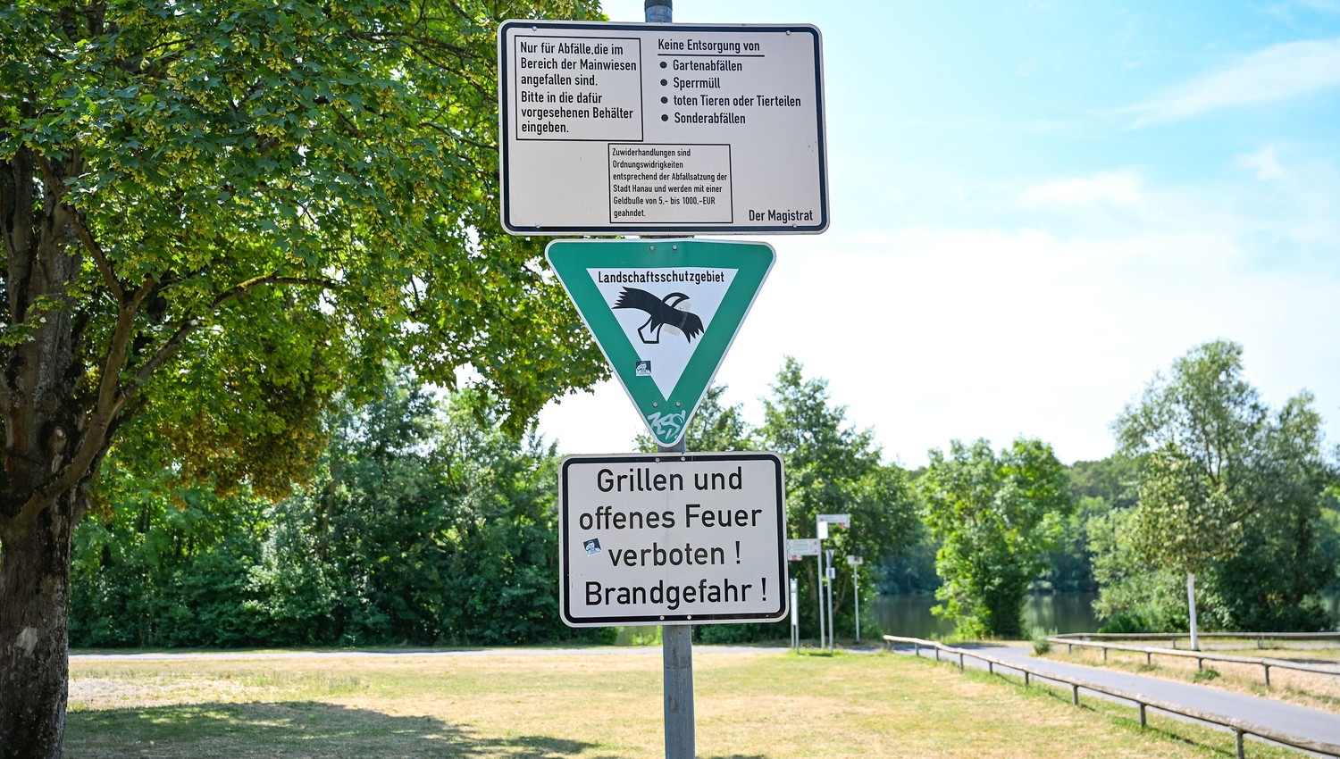 Hanau untersagt offenes Grillen in Parks und am Mainufer wegen erhöhter Brandgefahr Hanau untersagt offenes Grillen in Parks und am Mainufer wegen erhöhter Brandgefahr
