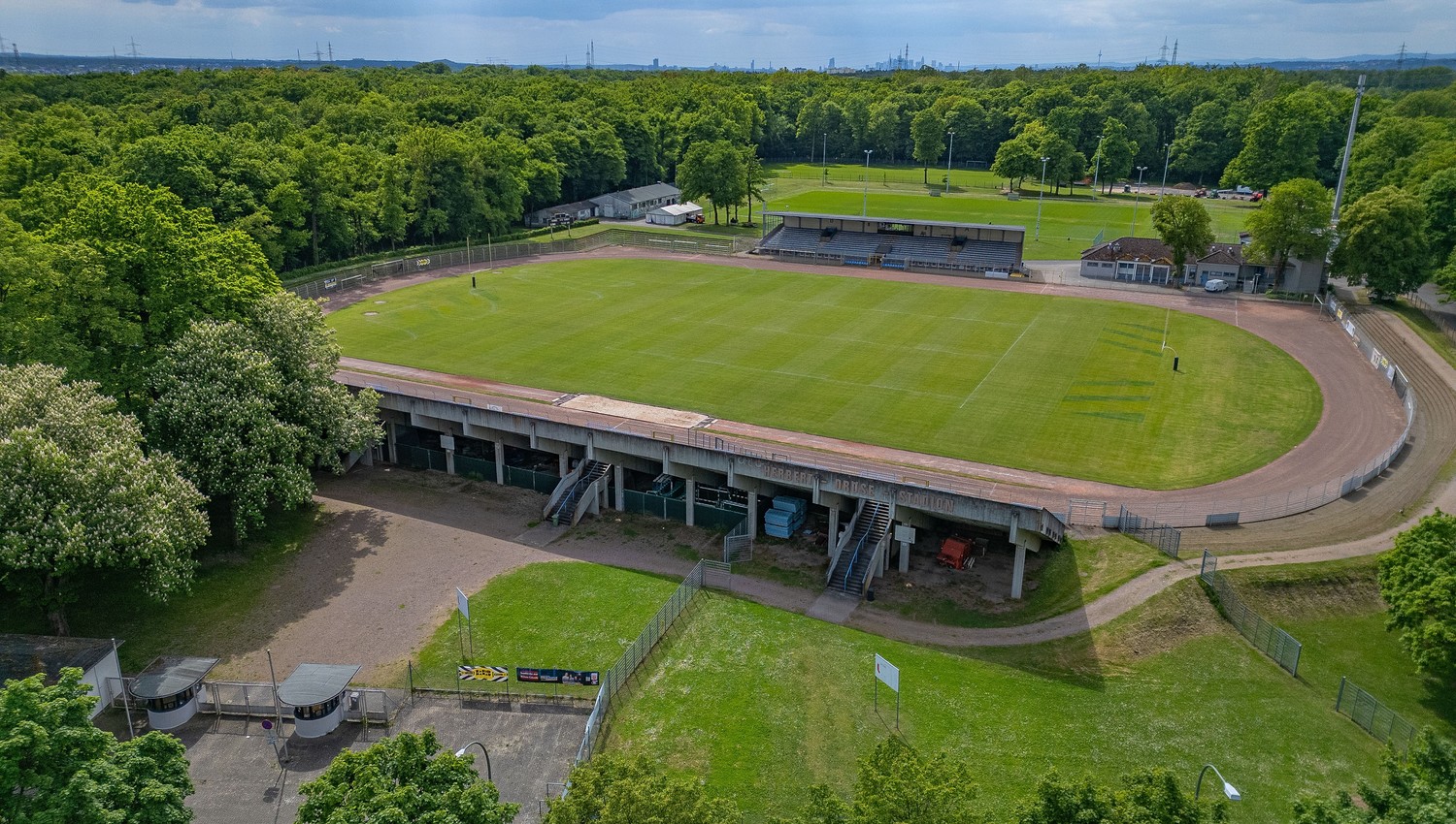 Hanau will Herbert-Dröse-Stadion mit Bundesförderung modernisieren Hanau will Herbert-Dröse-Stadion mit Bundesförderung modernisieren