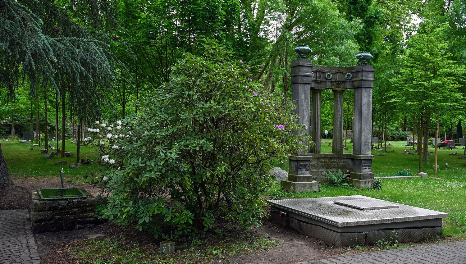 Hanauer Hauptfriedhof versorgt Schöpfbrunnen künftig aus eigener Quelle Hanauer Hauptfriedhof versorgt Schöpfbrunnen künftig aus eigener Quelle
