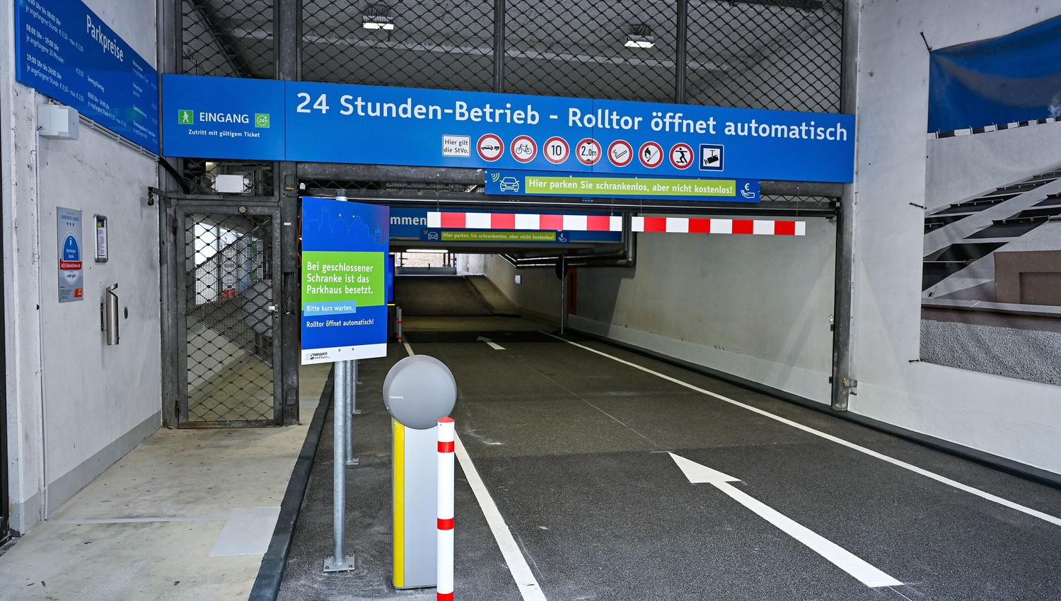 Hanauer Parkhaus bindet Telefonanlage an städtisches Netz und führt zentrale Rufnummer ein