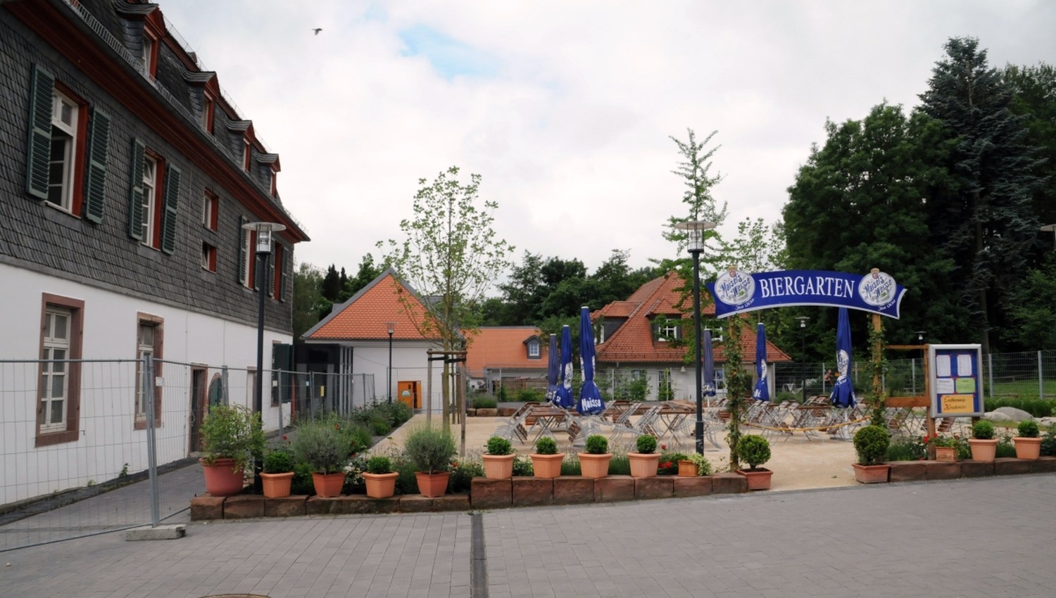 Hitzewelle führt zu verkürzten Besuchszeiten in der Wiesbadener Fasanerie Hitzewelle führt zu verkürzten Besuchszeiten in der Wiesbadener Fasanerie