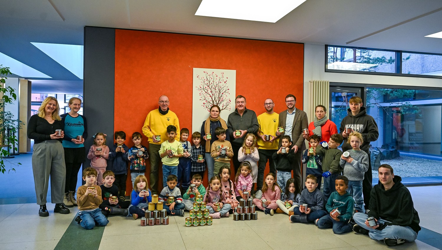 Imkerei Ullmann spendet 672 Gläser Honig an Hanauer Kitas Imkerei Ullmann spendet 672 Gläser Honig an Hanauer Kitas