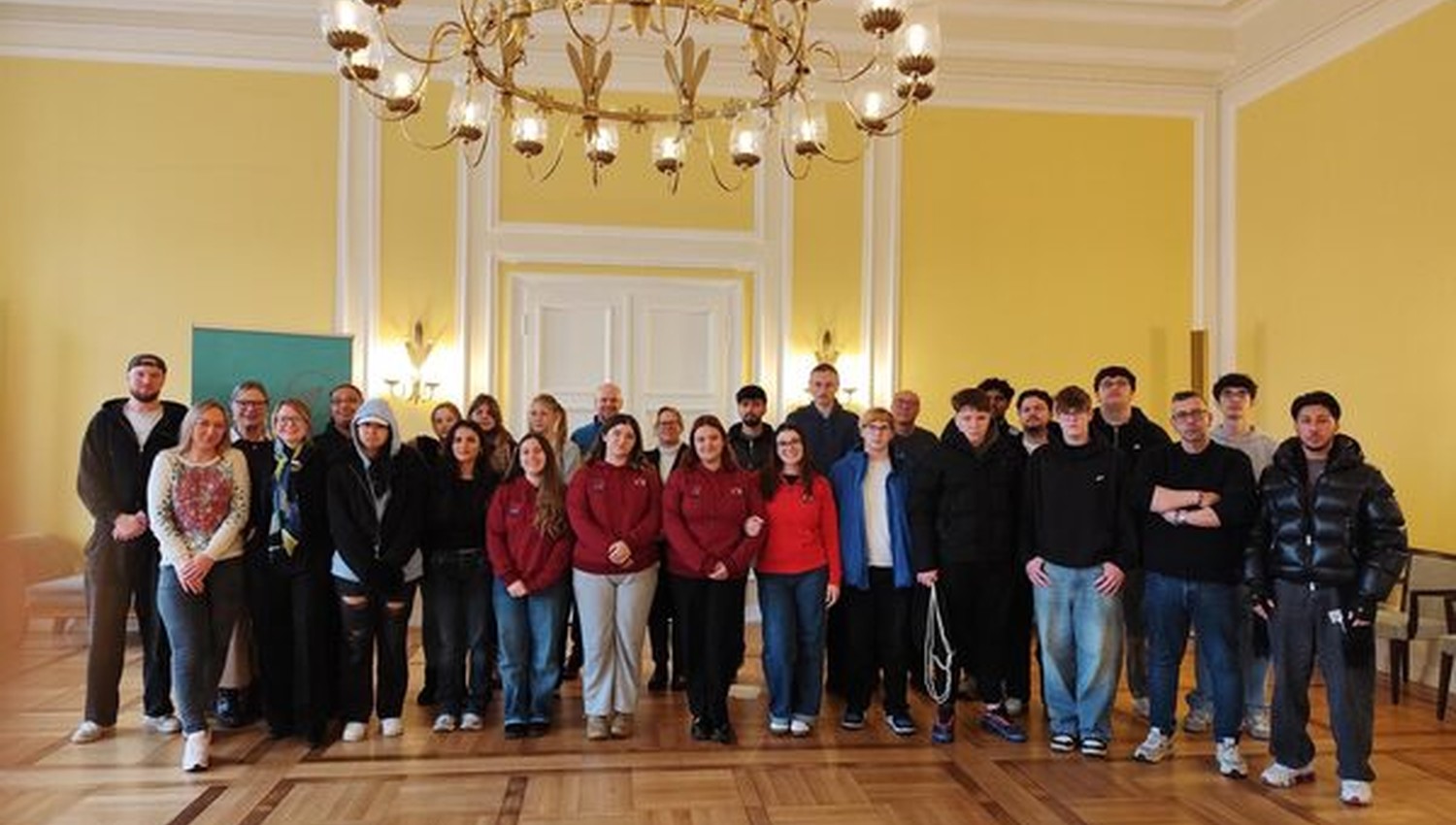Internationale Jugendbegegnung in Wiesbaden thematisiert Medienkompetenz und demokratisches Engagement