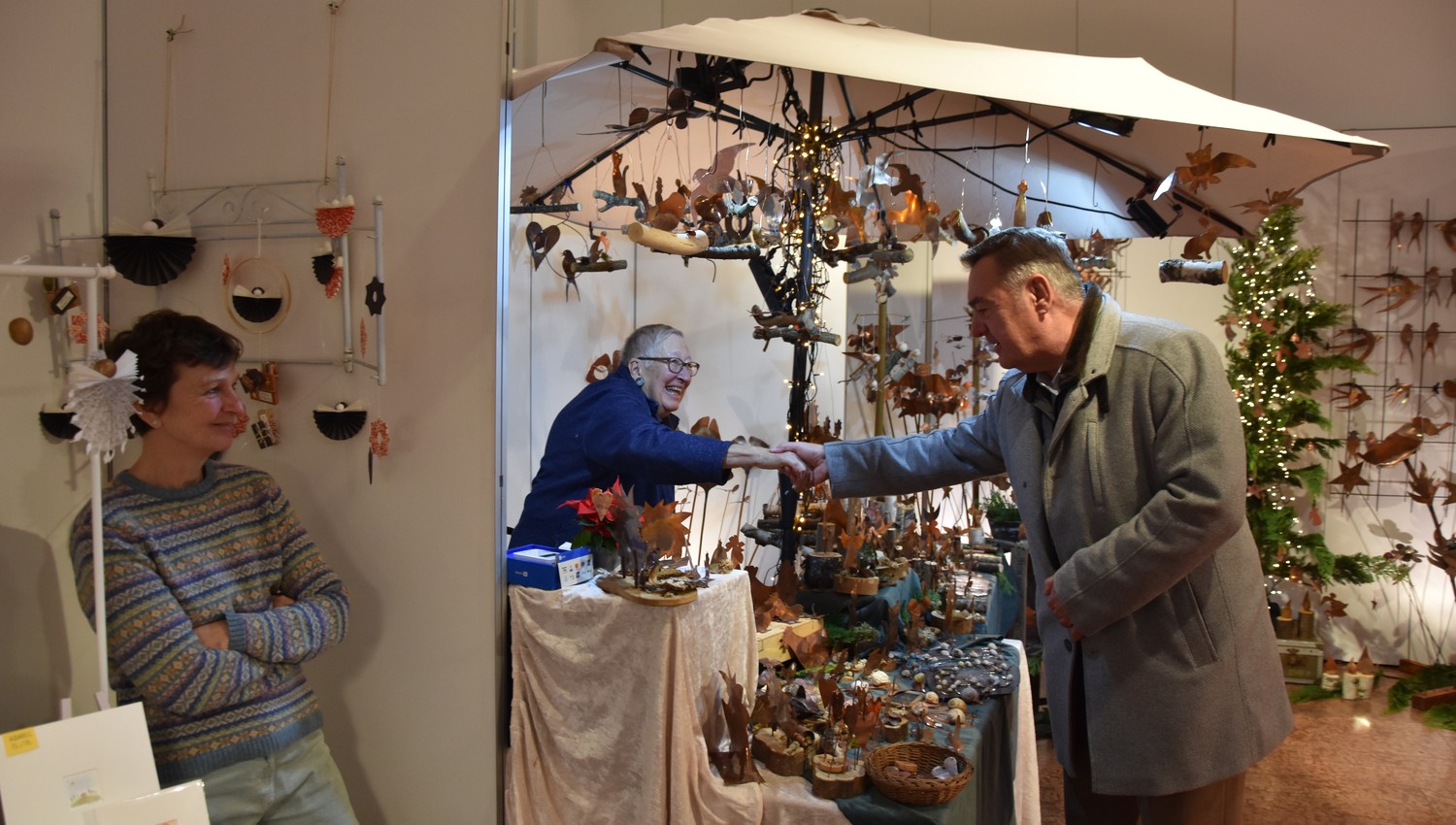 Künstlerweihnachtsmarkt im Neustädter Rathaus zeigt regionale Unikate bis 22. Dezember Künstlerweihnachtsmarkt im Neustädter Rathaus zeigt regionale Unikate bis 22. Dezember