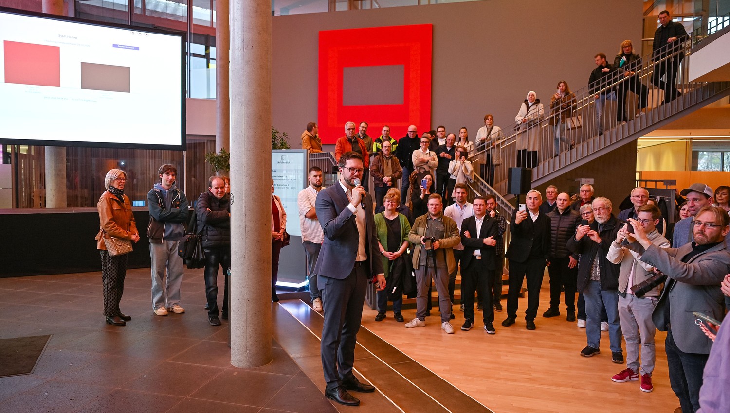 Maximilian Bieri gewinnt Stichwahl in Hanau mit 59,35 Prozent Maximilian Bieri gewinnt Stichwahl in Hanau mit 59,35 Prozent