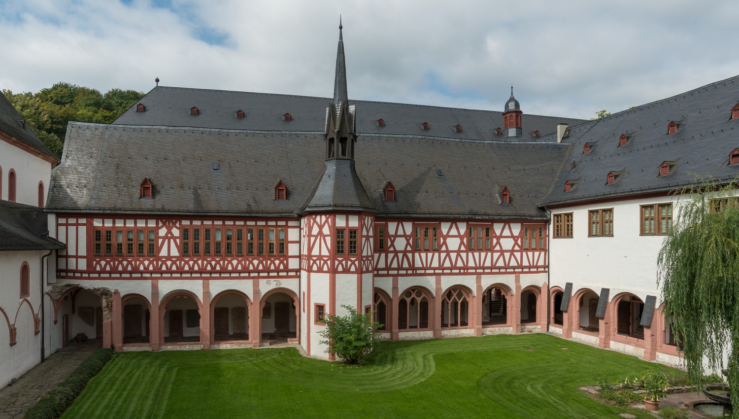 Neujahrsempfang in Kloster Eberbach: Eltville lädt zu Treffen unter dem Motto Zusammen erreichen wir mehr Neujahrsempfang in Kloster Eberbach: Eltville lädt zu Treffen unter dem Motto Zusammen erreichen wir mehr