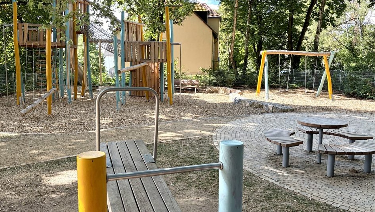 Spielplatz in Erbenheim modernisiert und barrierearm gestaltet Spielplatz in Erbenheim modernisiert und barrierearm gestaltet