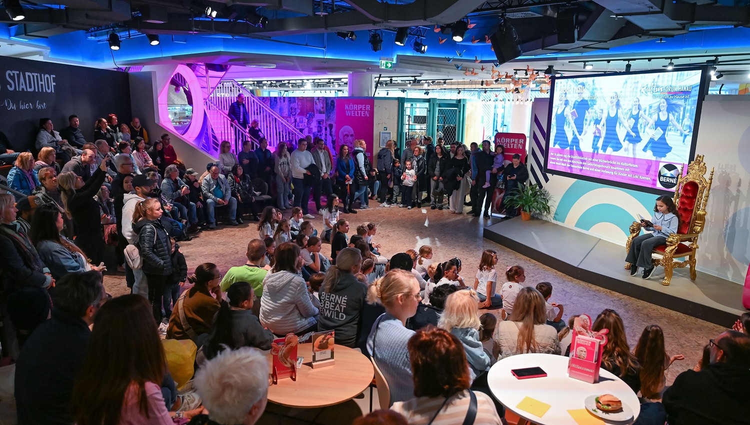 Stadthof Hanau im Dezember mit Familienprogramm, Nikolausfeier und finnischem Feiertag Stadthof Hanau im Dezember mit Familienprogramm, Nikolausfeier und finnischem Feiertag