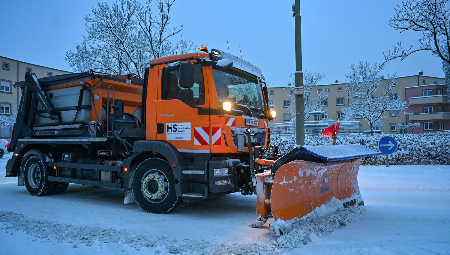 Starker Schneefall in Hanau zwingt Stadt zur Priorisierung von Hauptverkehrsstraßen