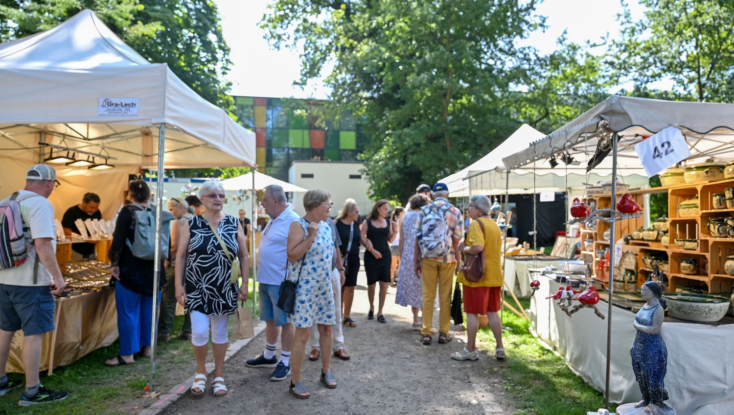 Vier Tage Wein, Musik und Handwerk im Schlossgarten von Hanau Vier Tage Wein, Musik und Handwerk im Schlossgarten von Hanau